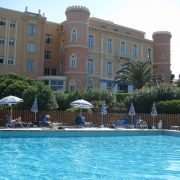 Hotel-pool-Korsika